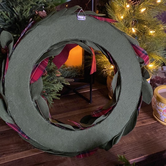 Pottery Barn Kids Whimsical and Festive Plaid Felt Wreath Decor - Picture 8 of 14